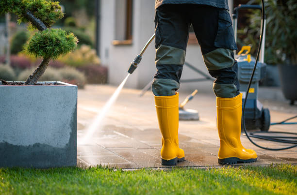 Best Garage Pressure Washing  in Strathmore, CA